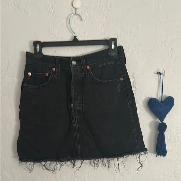 Levi’s Black Denim Ribcage Skirt With Hidden Buttons - Picture 1 of 6